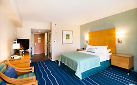 Studio At Ala Moana With Ocean Views